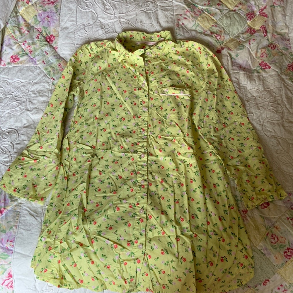 Victoria Secret sleep shirt EUC size medium